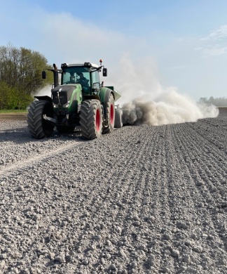 GPS-guided field spreading
